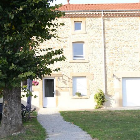 Gite Les Pins Montchenu Kültér fotó
