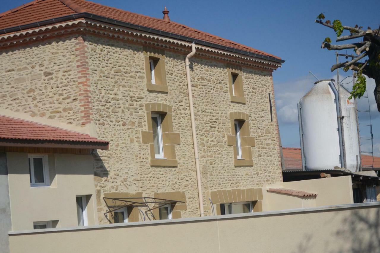 Gite Les Pins Montchenu Kültér fotó