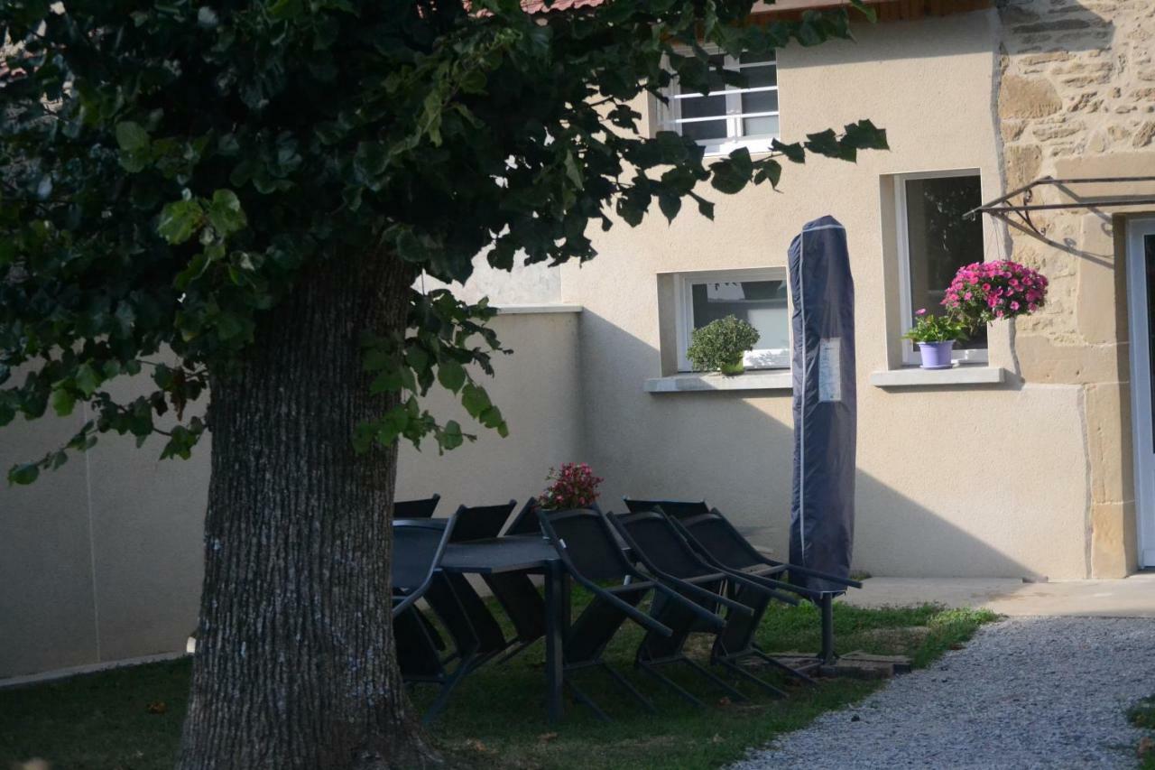 Gite Les Pins Montchenu Kültér fotó
